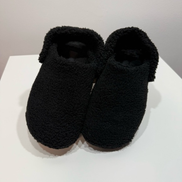 Crocs Classic Cozzzy Slippers - Picture 2 of 11